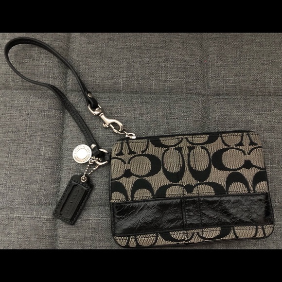 Coach Handbags - Coach wristlet
